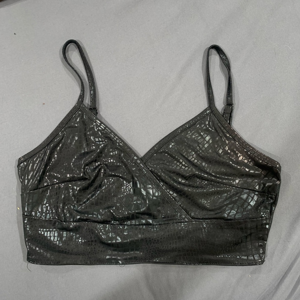 Snakeskin print black crop top